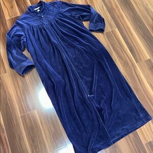 Medium Talbots 80% cotton velour bathrobe robe